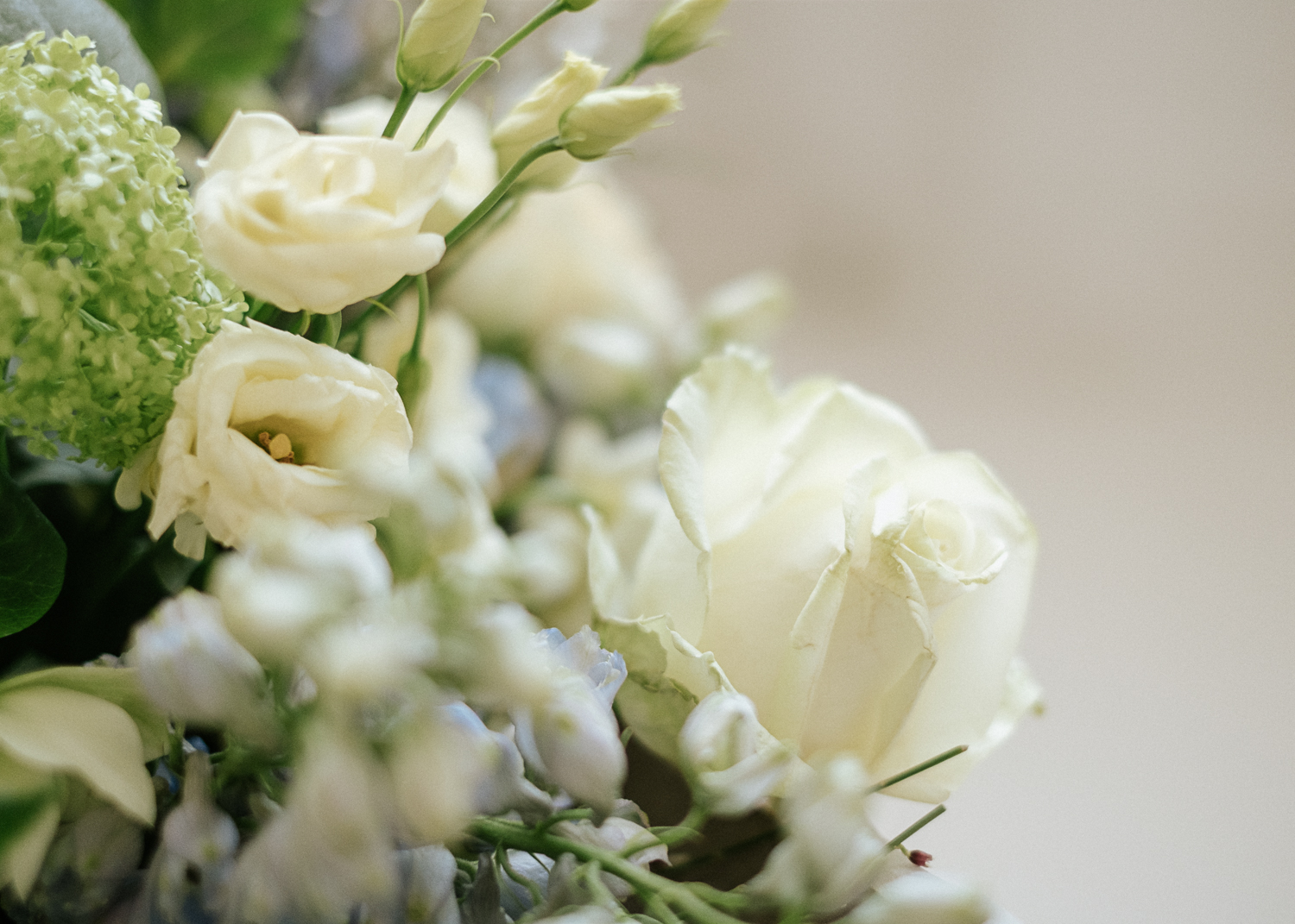 wedding flower colour palette winter whites